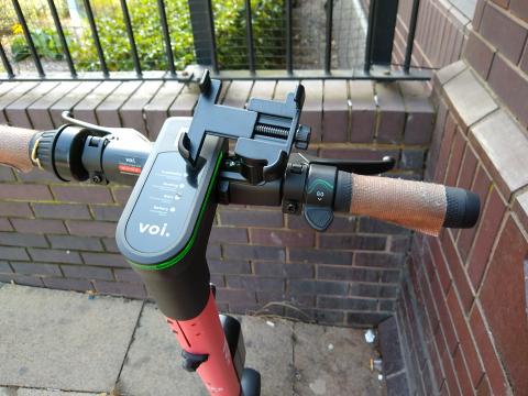 Voi scooter handlebars, showing the controls