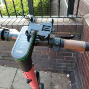 Voi scooter handlebars, showing the controls