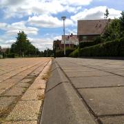 Bevelled kerb