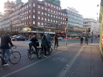 A left turn lane on a Copenhagen bike lane